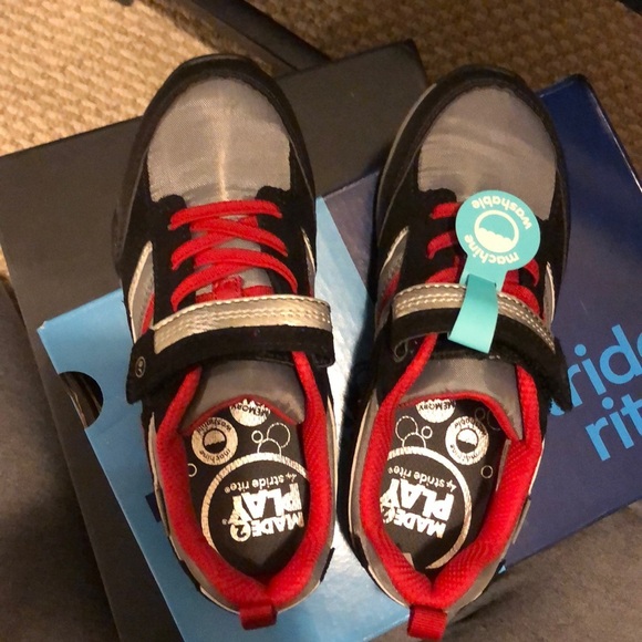 NWT BOYS SNEAKERS - Picture 5 of 7